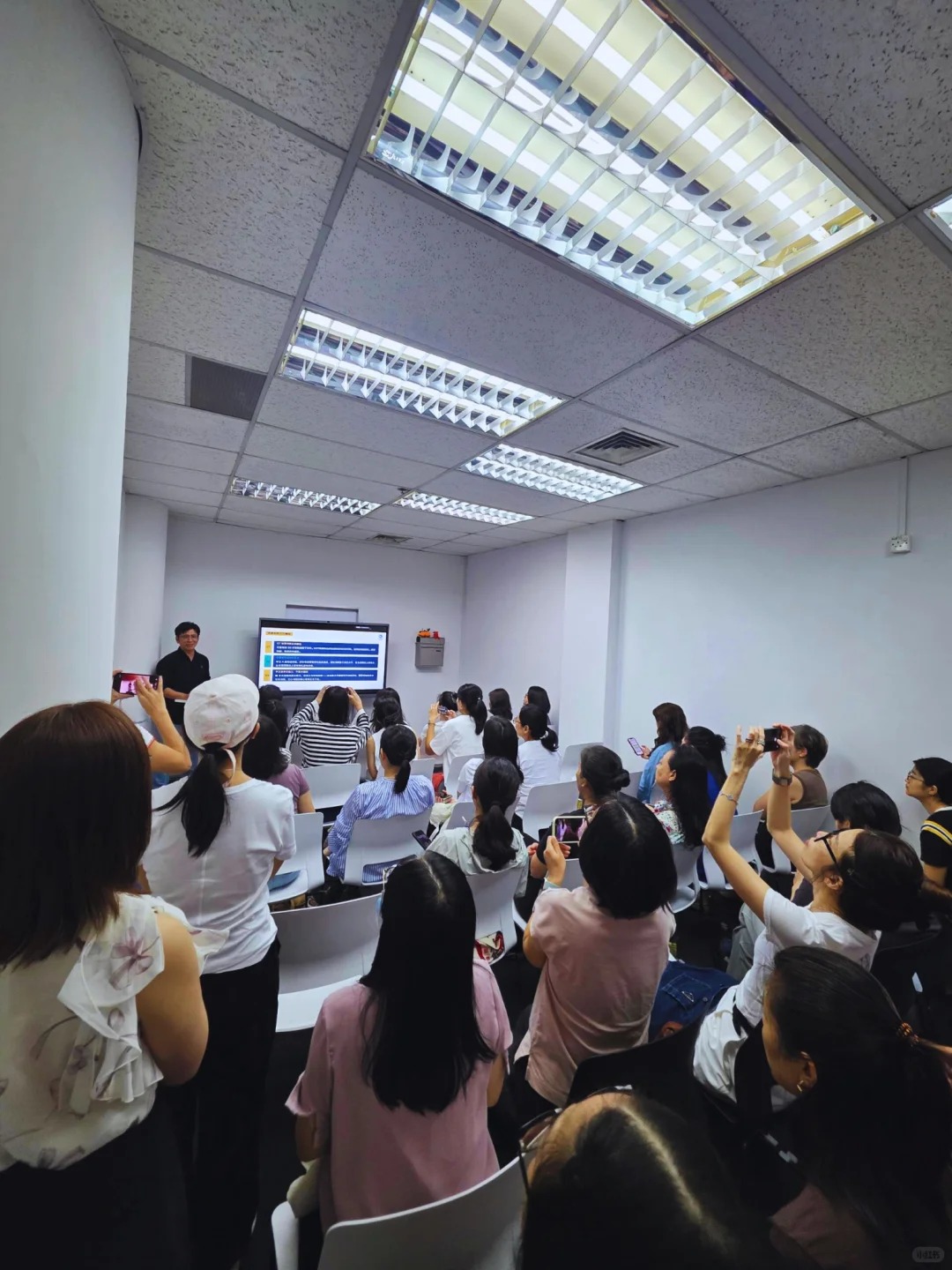 IB中文规划讲座现场——家长认真记录